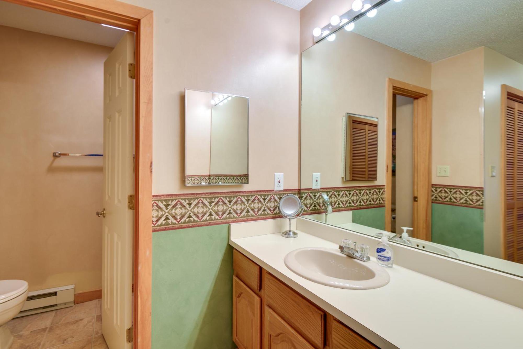 Well-Appointed Lincoln Abode Ski, Swim And Fish! Exterior photo